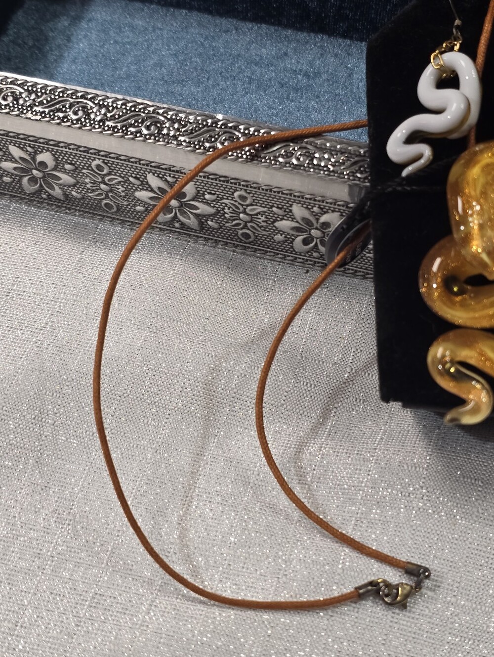 Venetiaurum Murano Glass Golden Glittering Snake Pendant Necklace & Earring Set - Picture 8 of 12